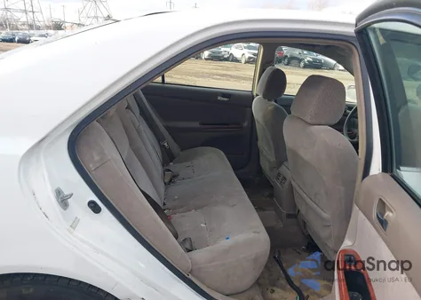 2002 Toyota Camry Xle z USA, uszkodzony, nr VIN 4T1BE32K92U030454